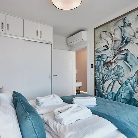 Wave - Gold Sea View